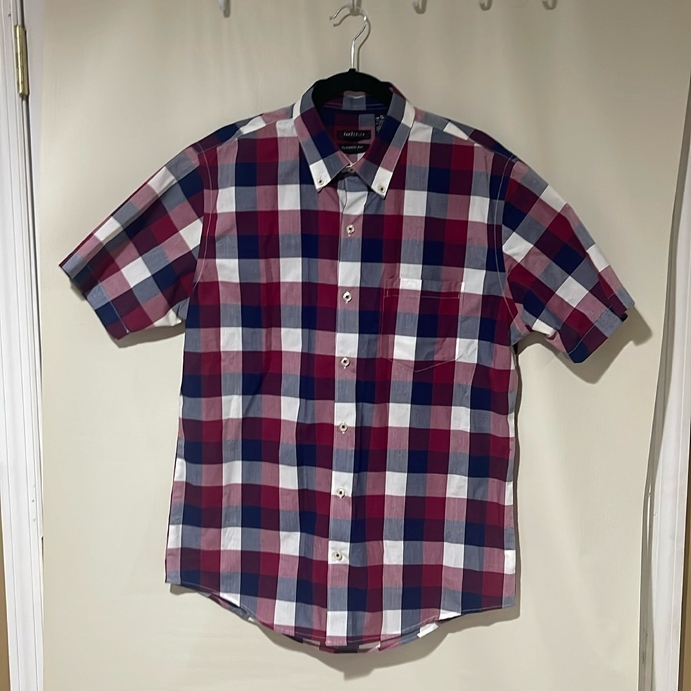 Van Heusen Men Classic Fit Short Sleeve Button Up Medium